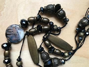 Collana lunga elementi neri e bronzo