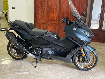 Yamaha t-max tech max 560