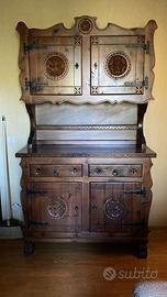 Credenza in legno massellato intagliato
