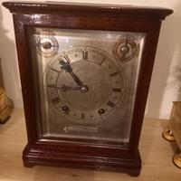 Antico orologio con suoneria quarti