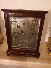 Antico orologio con suoneria quarti