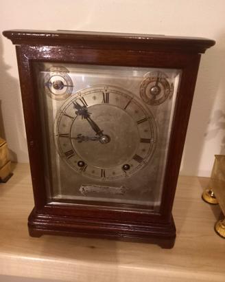 Antico orologio con suoneria quarti
