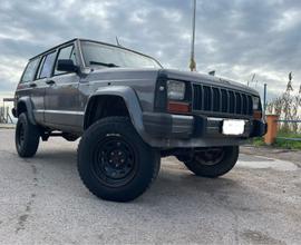 Jeep cherokee xj iscritta asi gancio traino ?