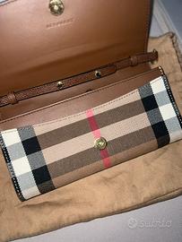 borsa Burberry portafoglio con tracolla a catena
