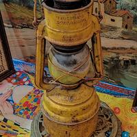 antica lampada con marchio a olio