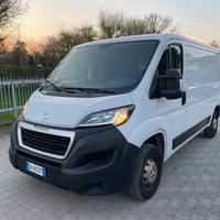 PEUGEOT Boxer 30 2.2 BlueHDi 120 S&S PM-TN Furgo