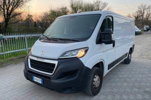 PEUGEOT Boxer 30 2.2 BlueHDi 120 S&S PM-TN Furgo
