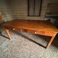 Vari mobili in legno vintage