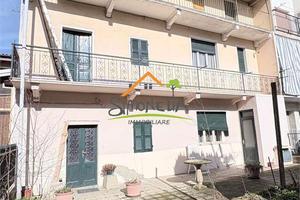 PORZIONE DI CASA DI CORTE