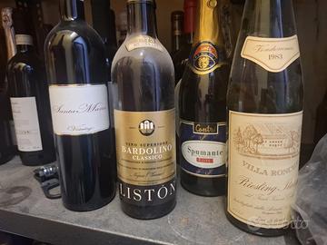 Bottiglie di vini e liquori dal 1964 al 1998