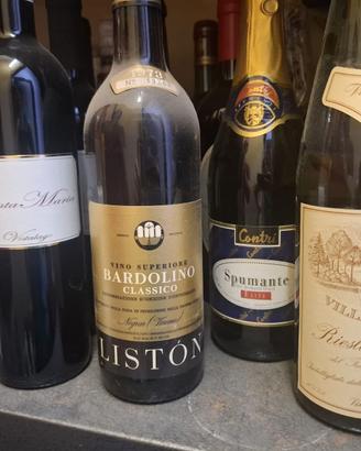 Bottiglie di vini e liquori dal 1964 al 1998