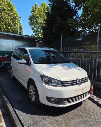 VOLKSWAGEN TOURAN DEL 2012 PER RICAMBI