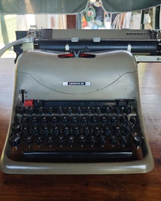 Macchina da sceivere OLIVETTI