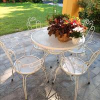 Tavolo e sedie da esterno