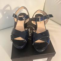 Sandalo Prada di vernice blu