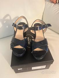 Sandalo Prada di vernice blu