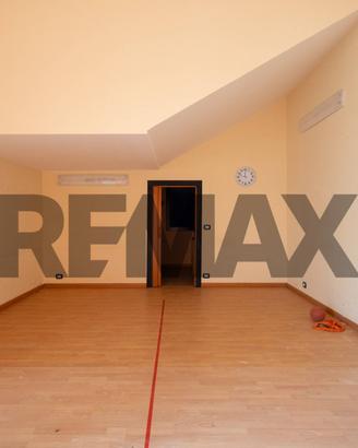Locale Commerciale - Acireale