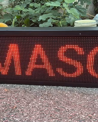 Insegna LED programmabile scorrevole
