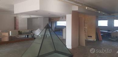 Immobile di 300 m² con 1 locale a Firenze