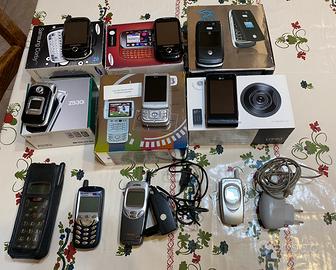 Lotto 10 Cellulari Vintage da Collezione 90 00