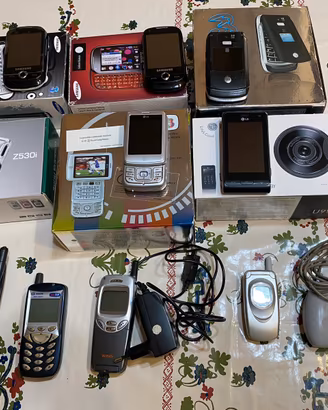 Lotto 10 Cellulari Vintage da Collezione 90 00