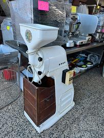 - Mulino per farina uso domestico e industriale