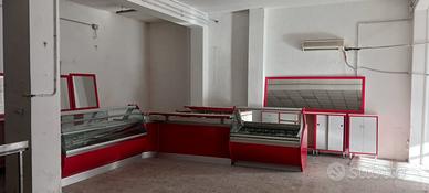 Bar pasticceria gelateria +retrobanco