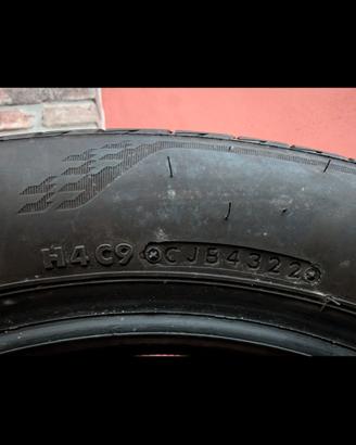 gomme estive auto  215/55 r18