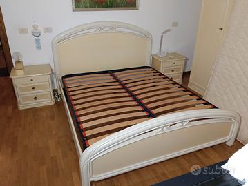 REGALASI letto matrimoniale con comodini