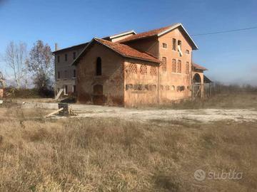 Casale con terreni agricoli a Marcon (VE)
