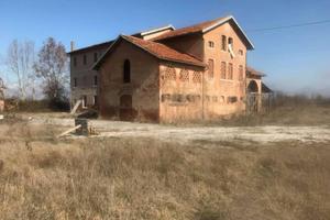 Casale con terreni agricoli a Marcon (VE)