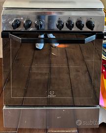 Cucina Indesit con forno ventilato