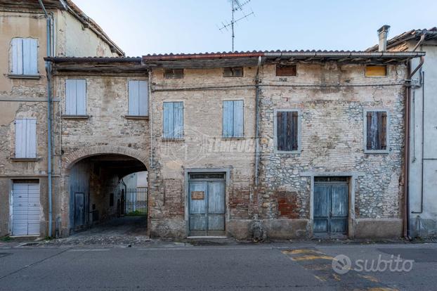 Ampia Porzione di Casa da Ristrutturare con predis