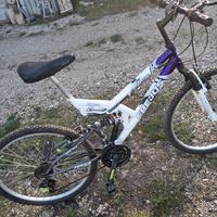 bicicletta usata da ragazza