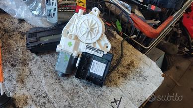 ALZAVETRO DX ELETTRICO SOLO MOTORINO AUDI A3 (8P) 