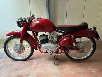 Moto d'epoca Devil rossa OCMA