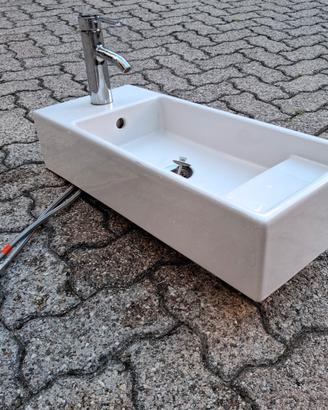 Lavabo/lavatoio in ceramica completo di rubinetto 