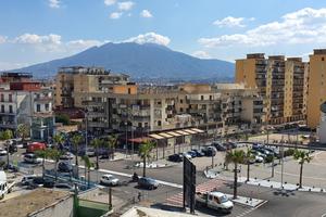 Studio arredato pronto all'uso in business center