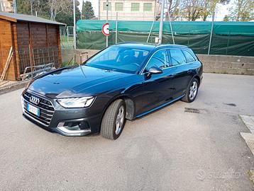AUDI A4 avant 40 TDI tronic Business Advanced