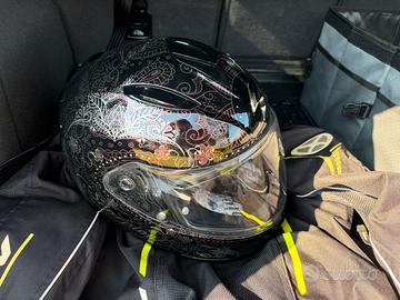 Casco e giacca donna moto