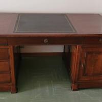 Scrivania da centro stanza