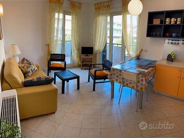 Trilocale con ampio terrazzo sul mare rif. 25