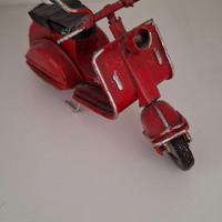 Vespa in metallo