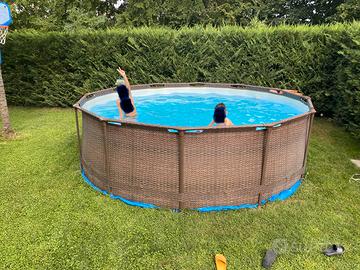 Piscina  e pompa filtro