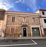 arbus-casa-con-cortile-e-box-auto