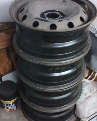 cerchi ferro 6JX15 H2 ET43 Renault Dacia + borchie