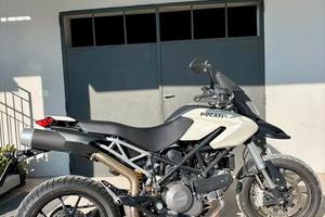 Ducati Hypermotard 796 - scattante e perfetta!