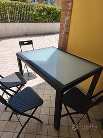 Tavolo estendibile da interni o da esterno coperto