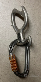 Discensore Petzl Pirana con moschettone William