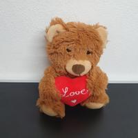 Pupazzo orsetto con cuore e scritta Love